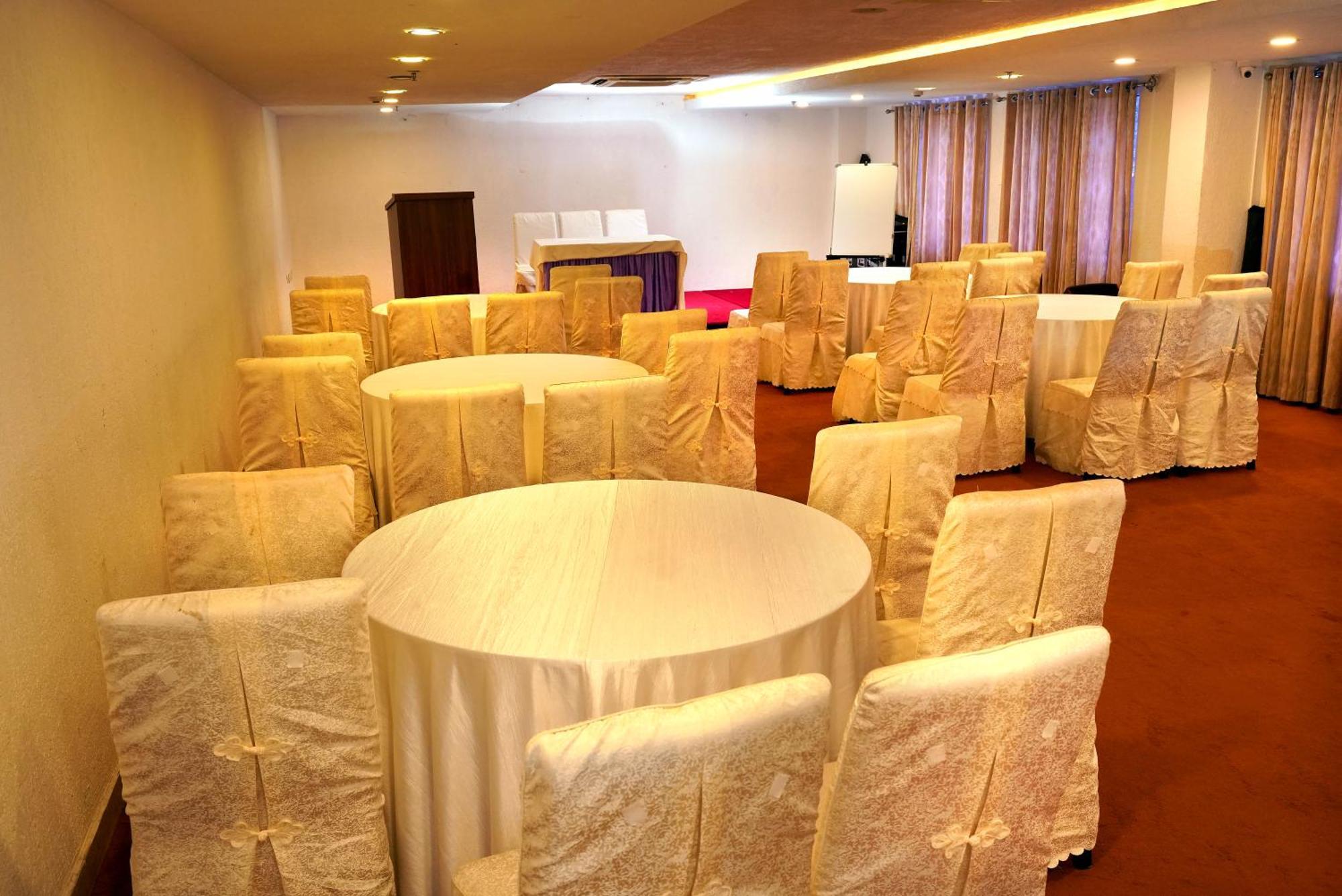 Kga Elite Continental Hotel Tiruvalla Luaran gambar