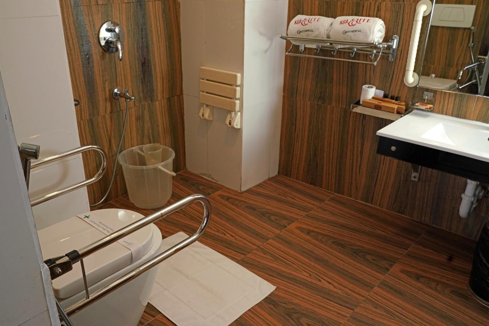 Kga Elite Continental Hotel Tiruvalla Luaran gambar