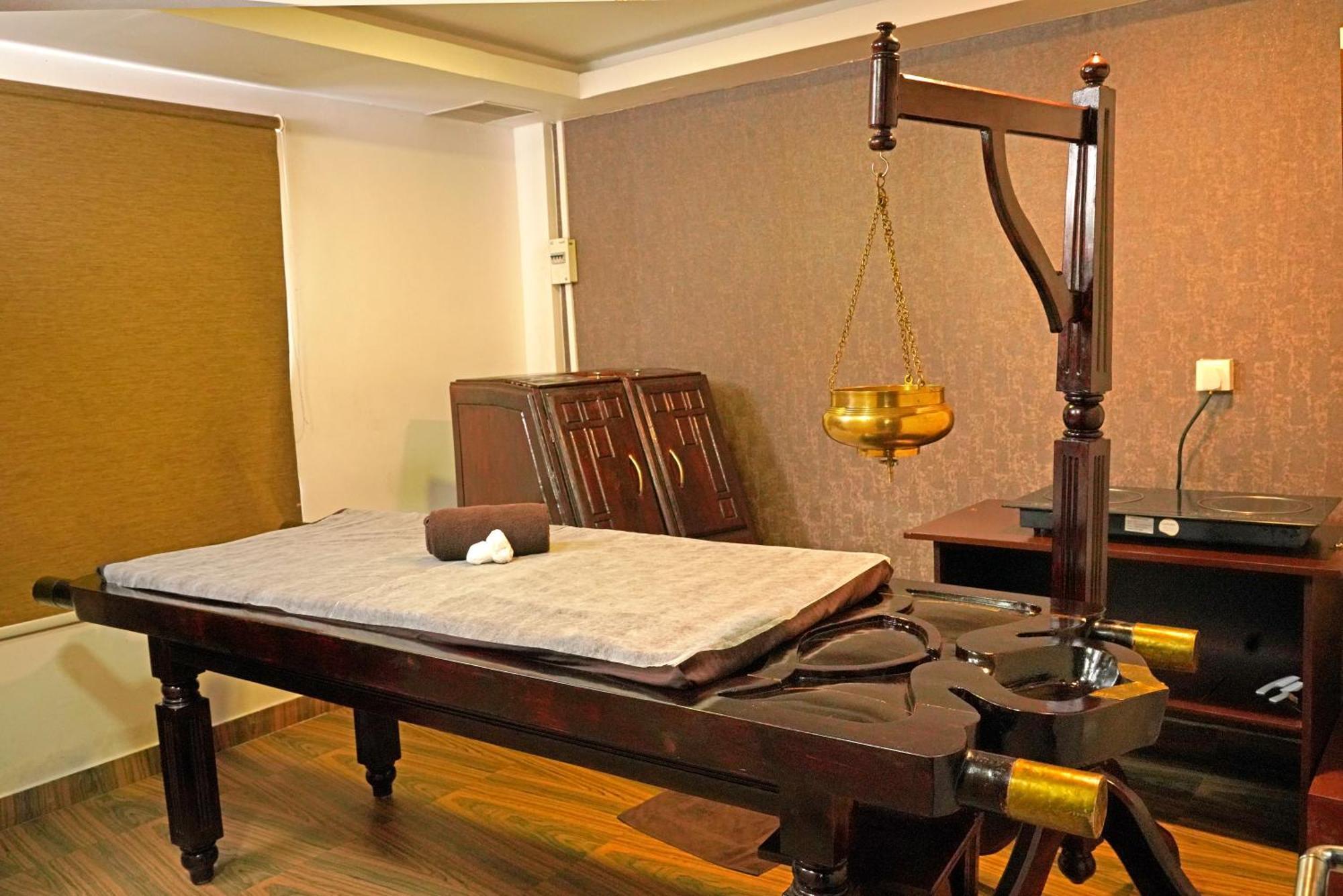 Kga Elite Continental Hotel Tiruvalla Luaran gambar