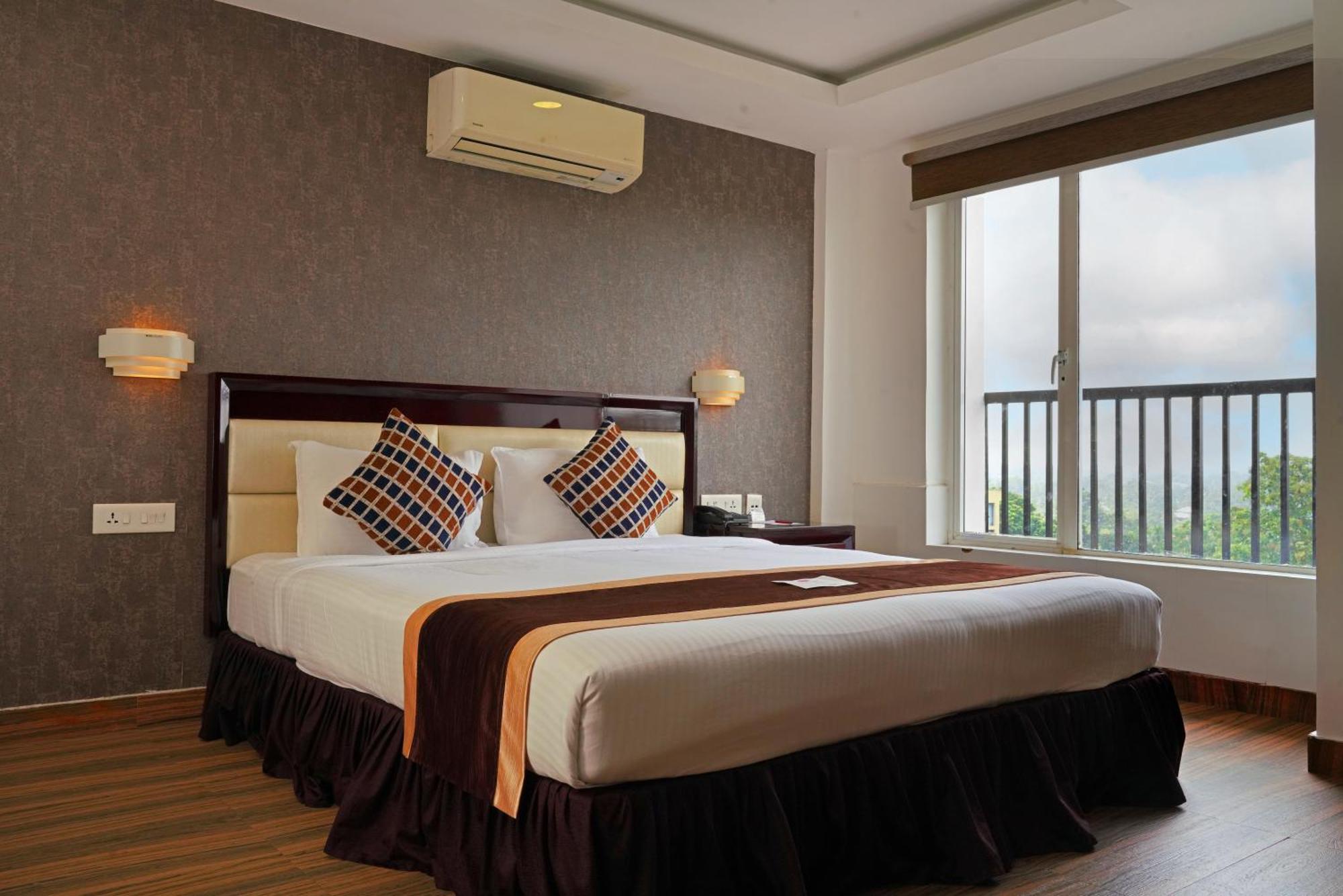 Kga Elite Continental Hotel Tiruvalla Luaran gambar