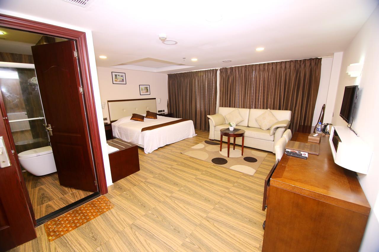 Kga Elite Continental Hotel Tiruvalla Luaran gambar
