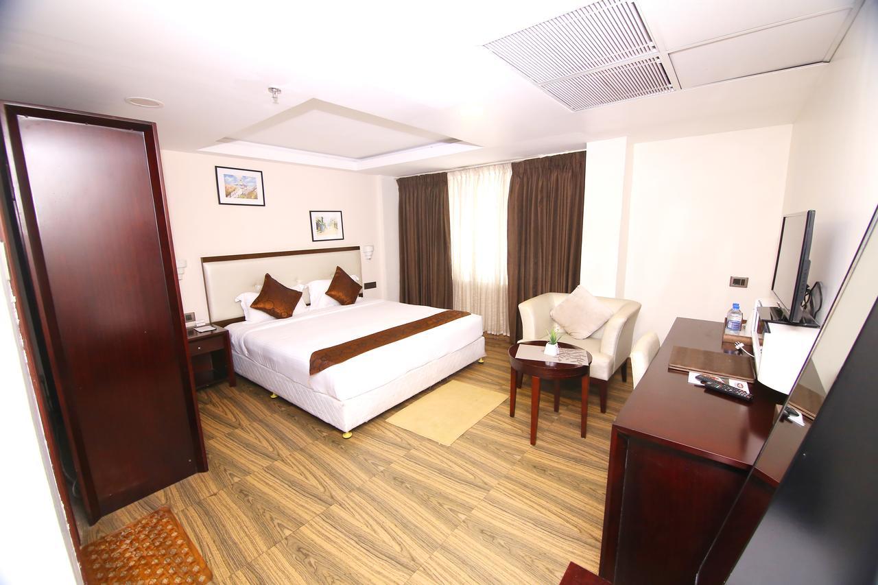 Kga Elite Continental Hotel Tiruvalla Luaran gambar